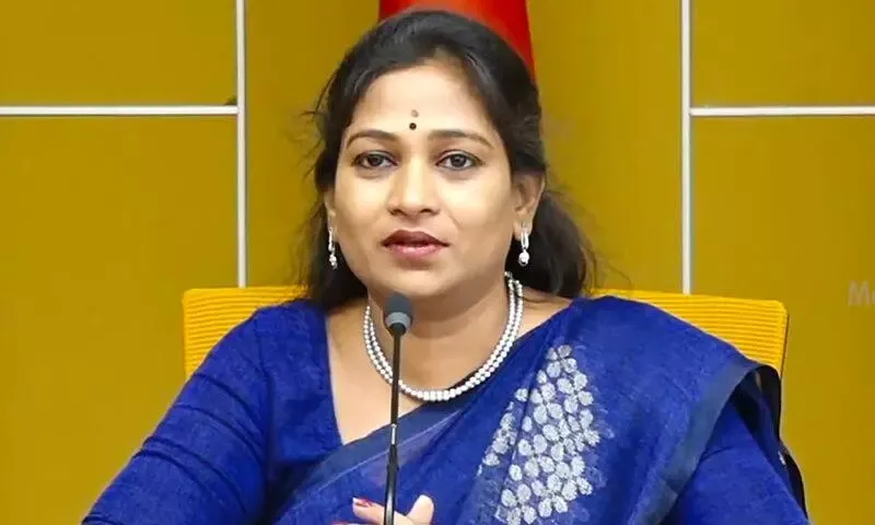 కాకినాడ రోడ్డు ప్రమాదం & వైజాగ్ విద్యార్థుల దుర్ఘటన: ఐదుగురు భక్తుల మృతి, బాధితులకు హోంమంత్రి అనిత భరోసా